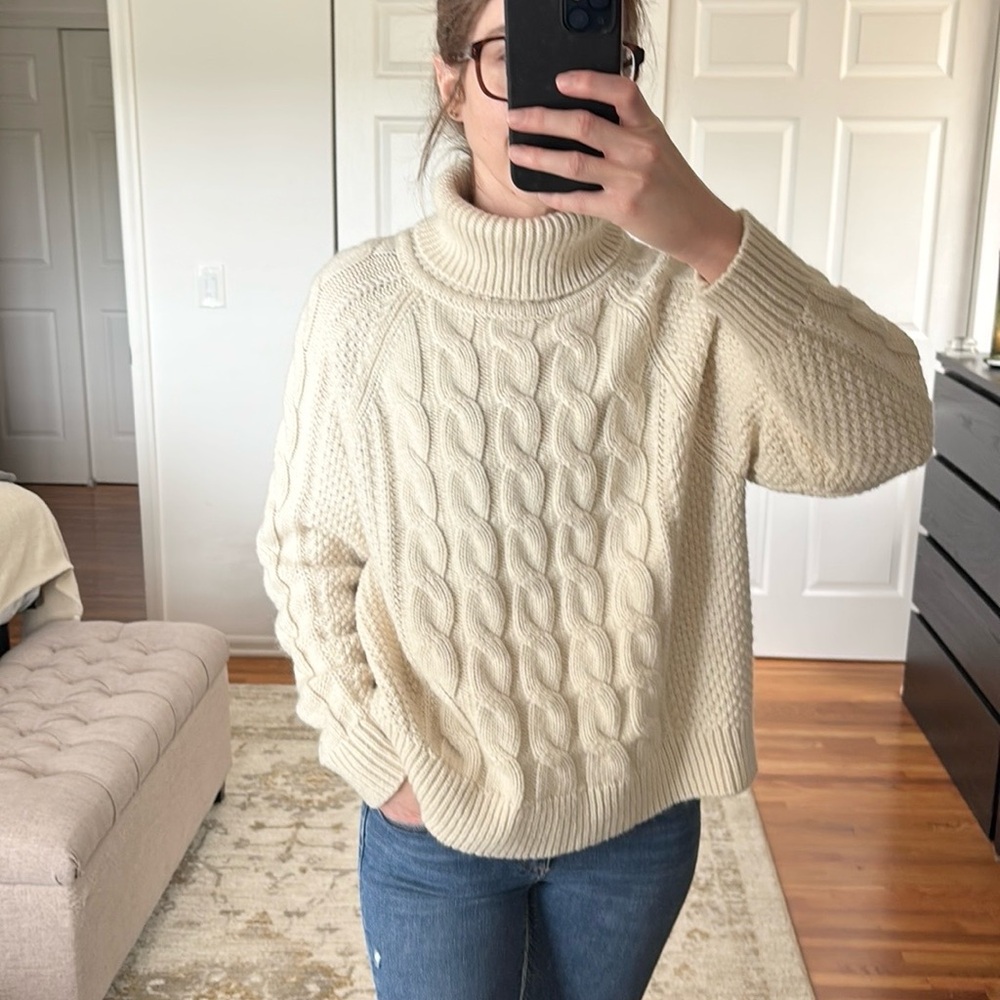 GAP Off White/ Cream Turtle Neck Sweater Size XS